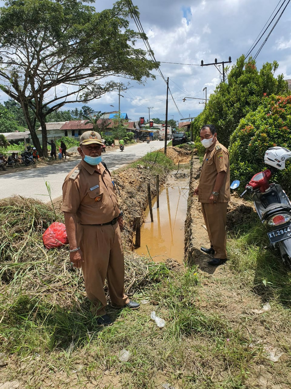 Senin, 29 Maret 2021 meninjau drainase dan persiapan panen Raya