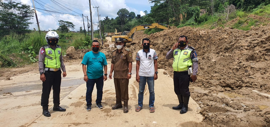 Selasa, 20 April 2021 Meninjau Lokasi Longsoran di Teluk Bajau