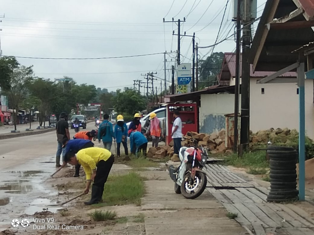 Jumat, 7 Mei 2021 Kerja Bakti di Jl. Ampera Untuk Mengurangi Genangan Air ketika Hujan Deras