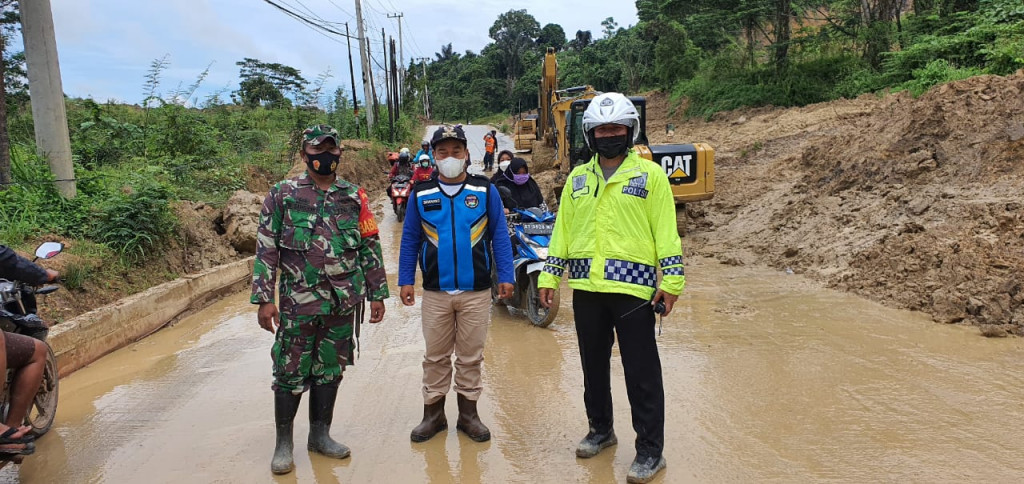 Sabtu, 08 Mei 2021 Pengerukan Longsoran Tanah di Teluk Bajau