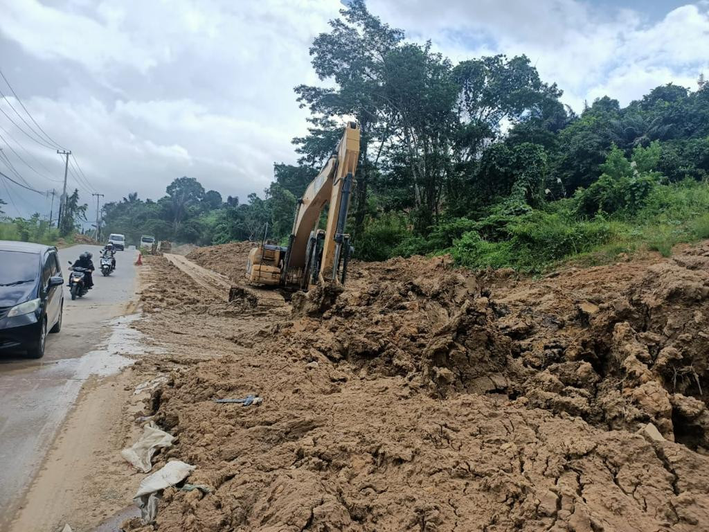 Rabu, 19 Mei 2021 Monitoring pekerjaan lanjutan pemindahan lumpur/tanah teluk bajau