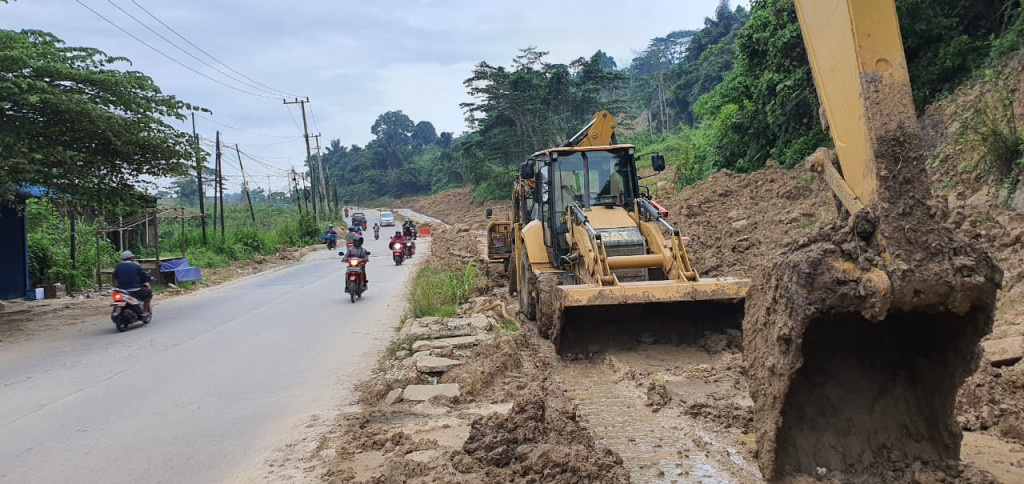 Monitoring Kondisi Longsoran dan Lalu Lintas Teluk Bajau