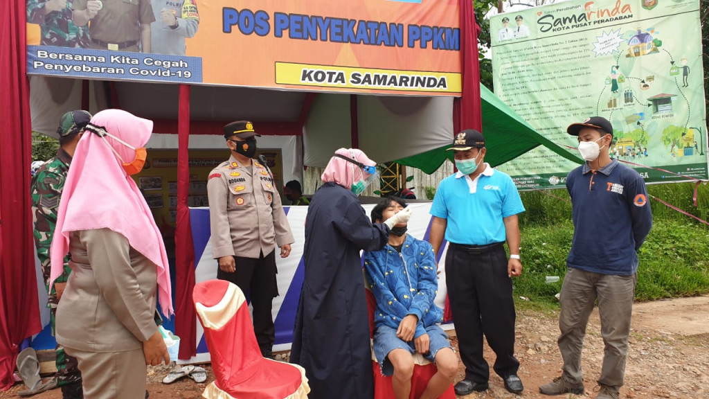 Operasi Yustisi dan Sosialisasi Protokol Kesehatan Covid-19 di Posko Penyekatan Lebaran Mahkota 2