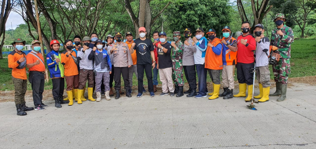 Kerja Bakti Massal untuk Upaya Mewujudkan Kota Samarinda Tangguh Banjir Serta Aman dan Nyaman