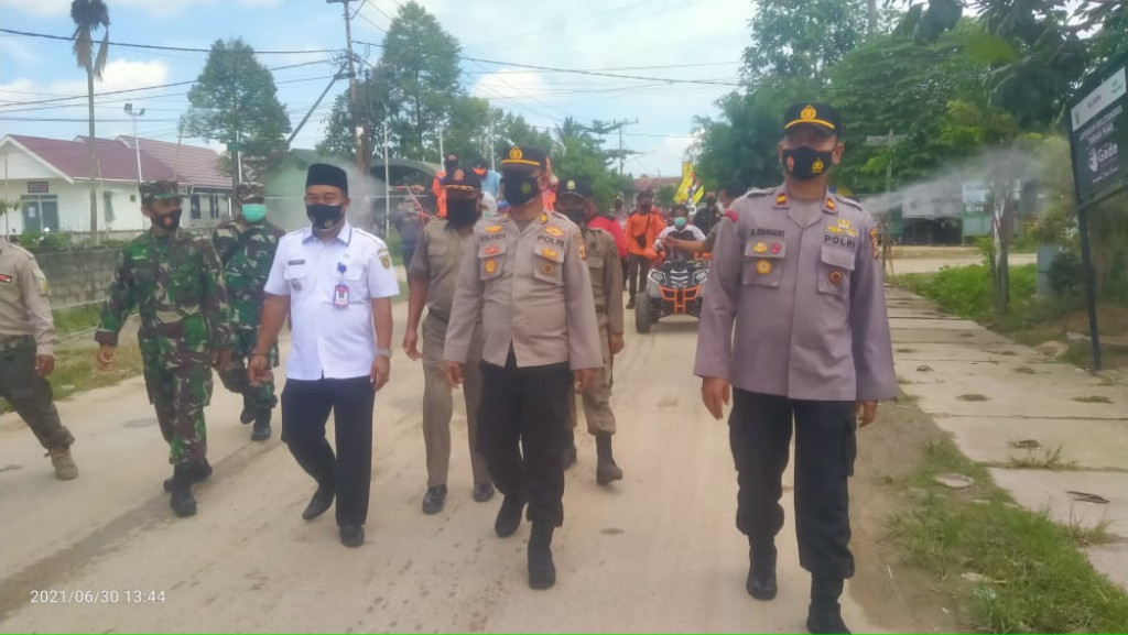 Penyemprotan Disinfektan di Jalan HB Suparno dan Pasar Palaran