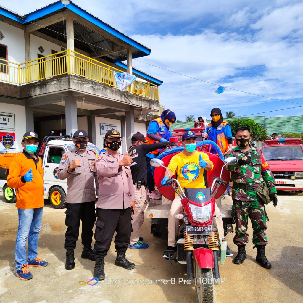 Penyemprotan Disinfektan Massal dan Himbauan Cegah Tangkal Penularan Covid-19 Serta Himbauan Vaksin di Kelurahan Bukuan Kecamatan Palaran