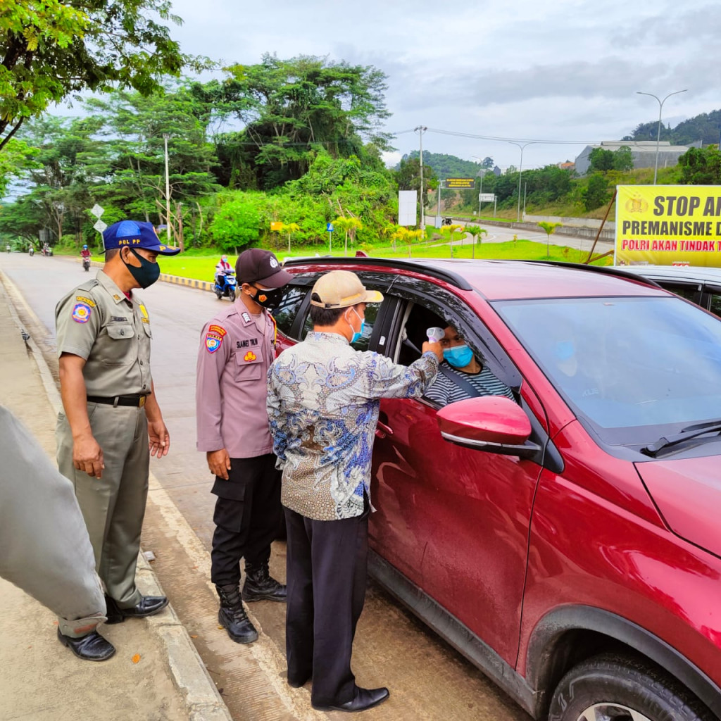 Giat PPKM Mikro Posko Penyekatan Jembatan Achmad Amins Kecamatan Palaran