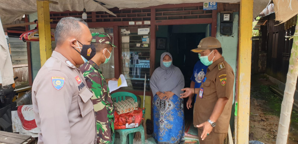 Pembagian Bantuan Sosial Terhadap Warga Palaran yang Terpapar Covid-19 dan Sedang Melaksanakan Isolasi Mandiri
