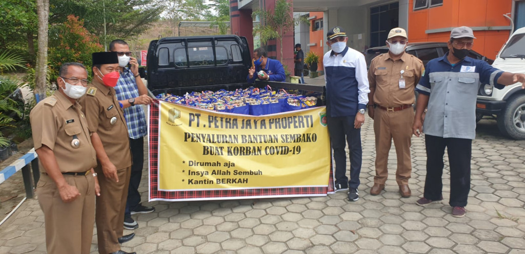Penerimaan Bantuan Sembako dari PT Petra Jaya Properti serta Pemulasaran Jenazah Covid-19