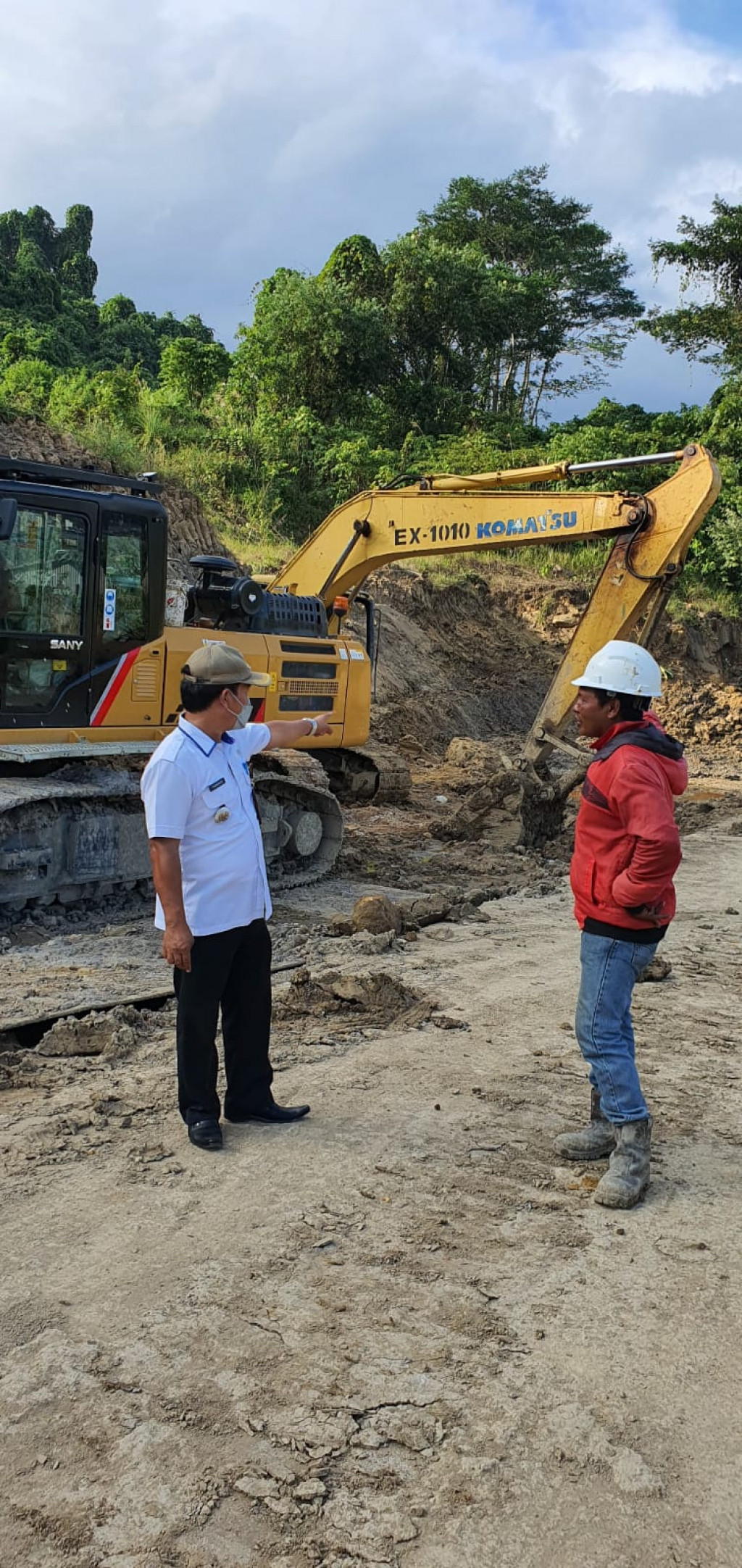 Peninjauan Progres Pekerjaan Turap Cor Teluk Bajau