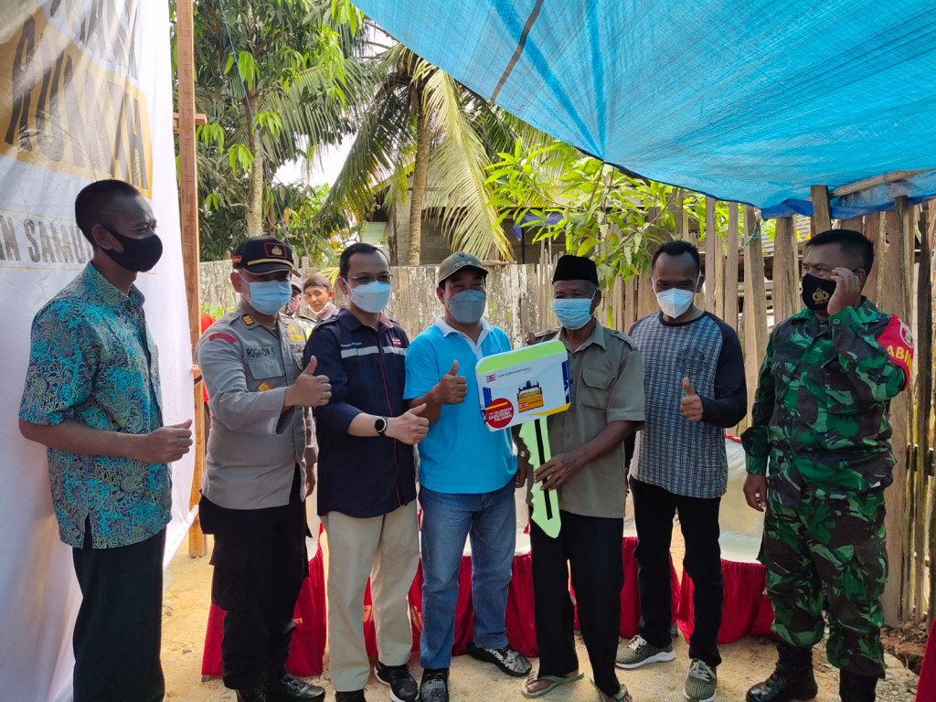 Serah Terima Kunci Rehab Rumah dan Peralatan Pembuatan Batako