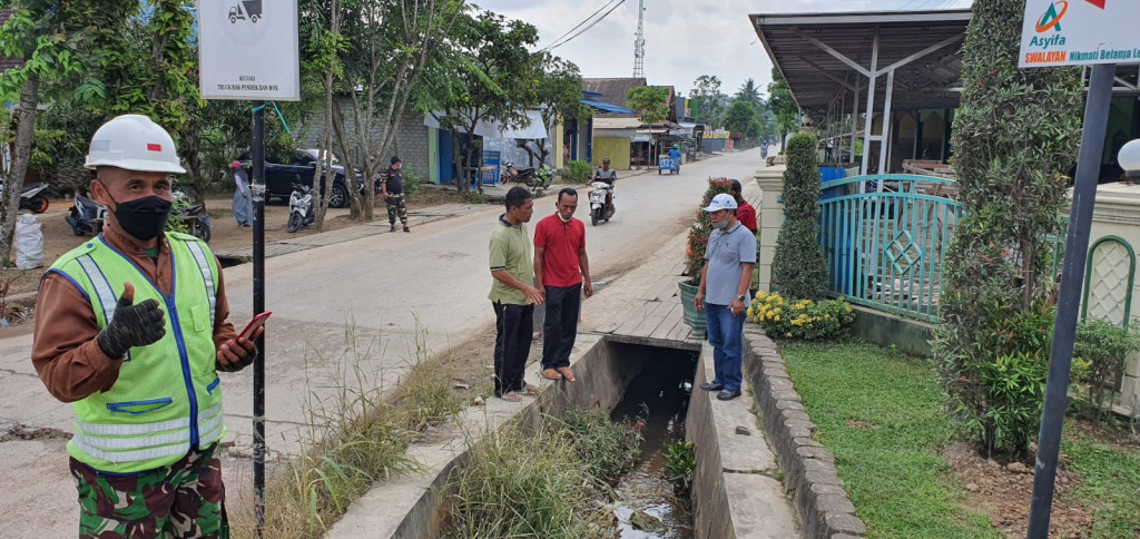 Pengecekan Gapura yang Tertabrak Truk Kontainer Serta Pengecekan Persiapan Vaksinasi Massal Dosis ke- 2 di Kelurahan Bukuan