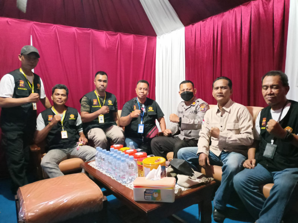 Giat Malam di Pos Natal dan Tahun Baru