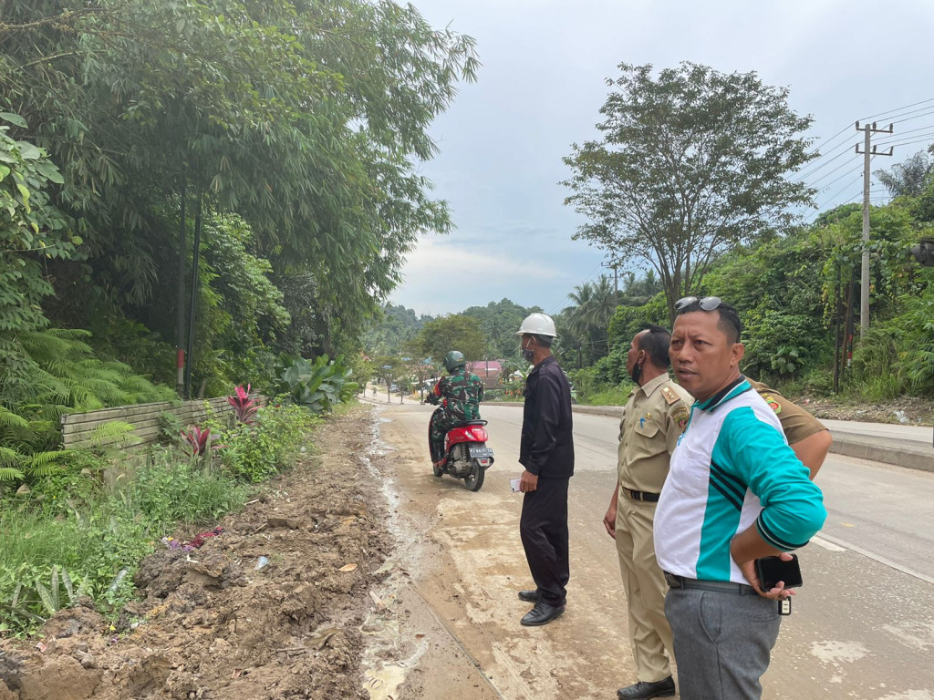 Meninjau Tanah Longsor di Kelurahan Rawa Makmur Kecamatan Palaran