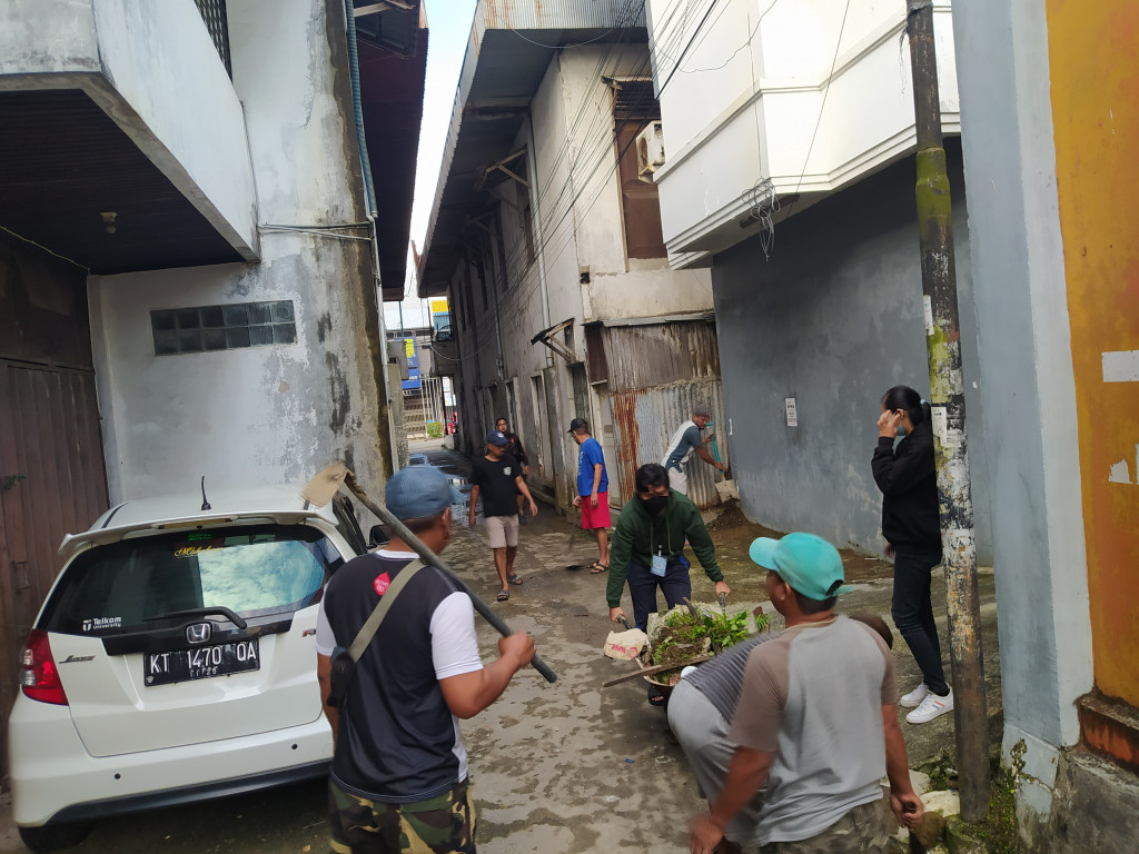 Kerja Bakti Pembersihan Lingkungan RT. 16