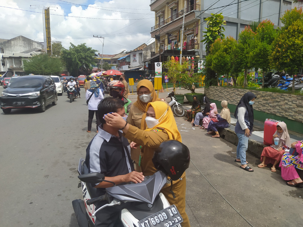 Sosialisasi Protokol Kesehatan dan Pembagian Masker