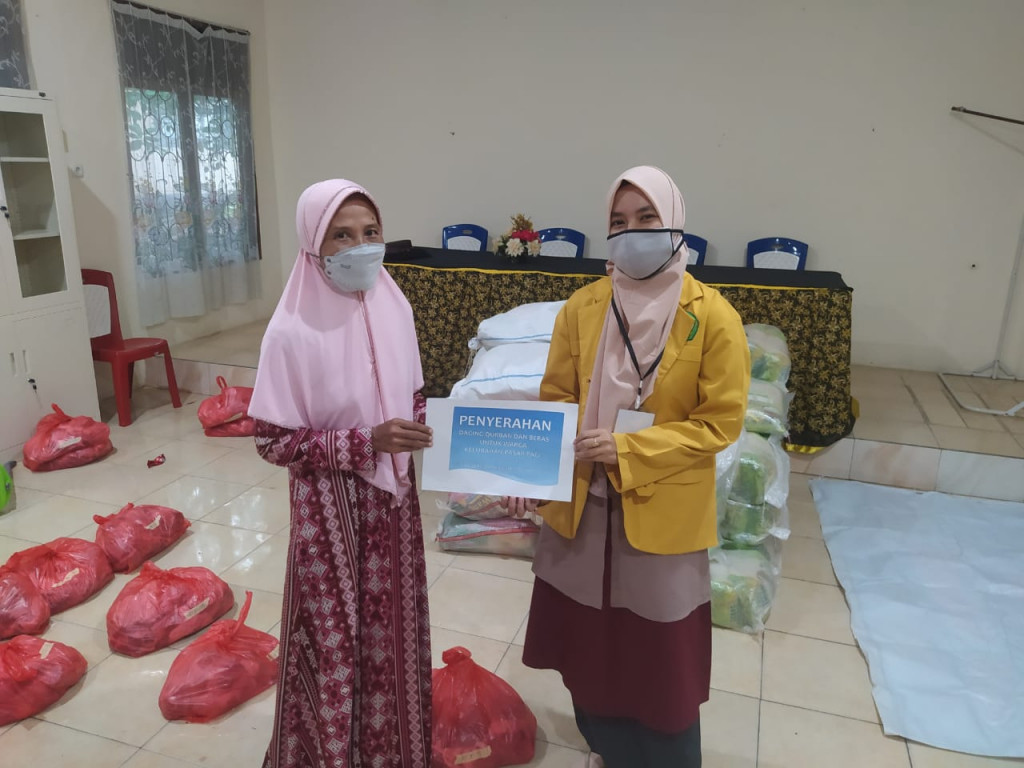 Penyerahan Daging Kurban dan Beras untuk Warga Kelurahan Pasar Pagi