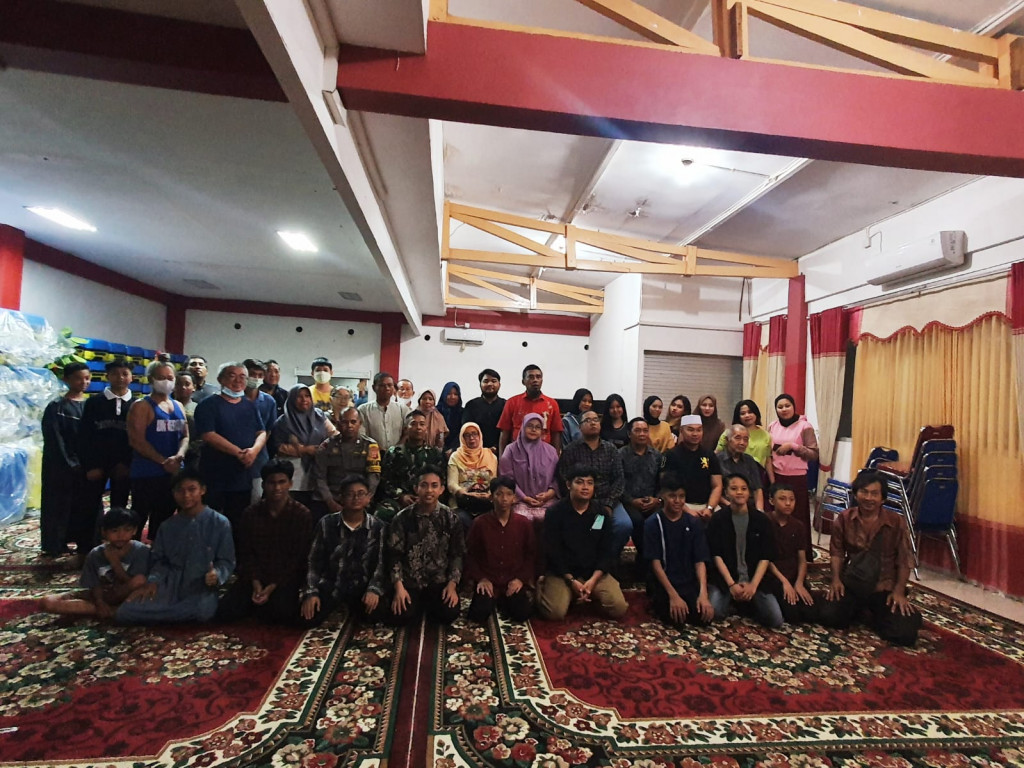 Rapat Penggabungan RT. 4, RT. 8 dan RT. 9 Di Jalan Panglima Batur - Kelurahan Pasar Pagi