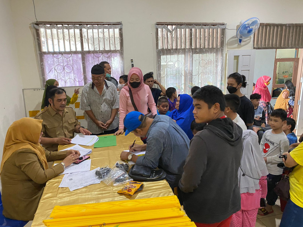 Kegiatan Pengukuran Baju Seragam Sekolah Untuk Penerima Bantuan Perlangkapan Sekolah Kegiatan Probebaya Tahun 2022