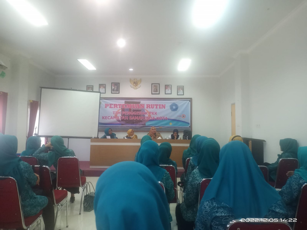 Ketua PKK Kelurahan Pasar Pagi bersama Staff dan Ketua Pokja I s/d IV menghadiri Acara Pertemuan Rutin di Ruang Serbaguna Lantai 3 Kantor Kecamatan Samarinda Kota