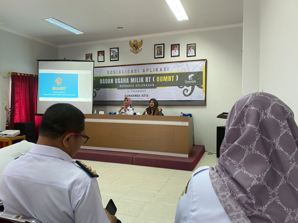 Menghadiri Acara Sosialisasi Aplikasi Badan Usaha Milik RT ( BUMRT )