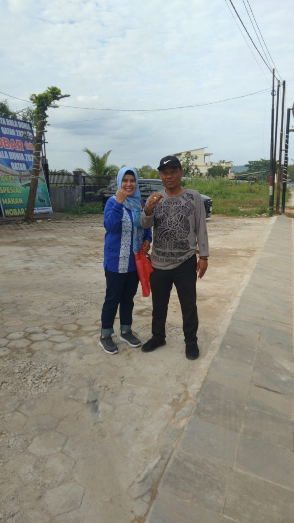 Mengikuti Acara Gotong Royong Masal di Sambutan Jl. Kapten Soejono