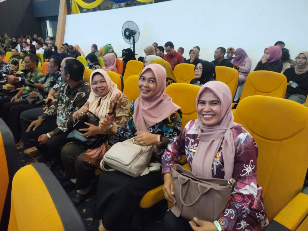 ACARA SILATURAHMI GUBERNUR DAN WAKIL GUBERNUR KALIMANTAN TIMUR DENGAN MASYARAKAT KALTIM