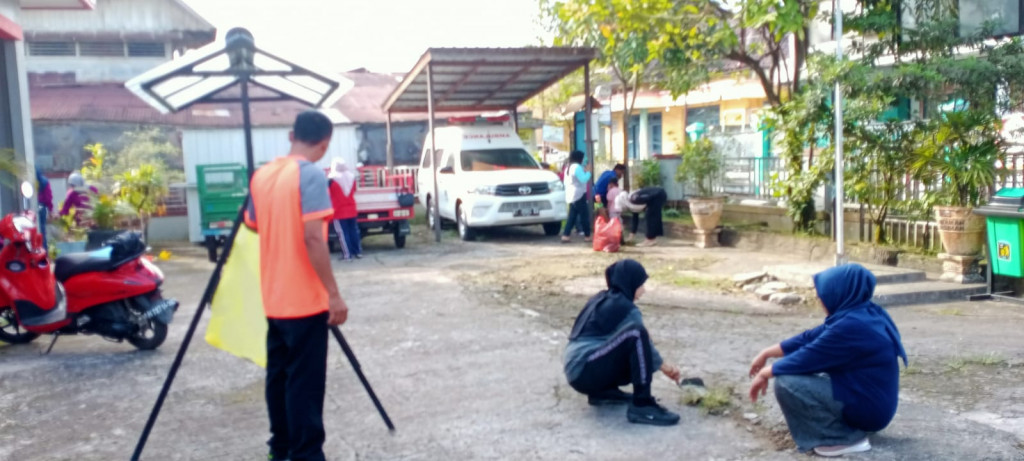 Gotong Royong Di Lingkungan kelurahan Pelabuhan