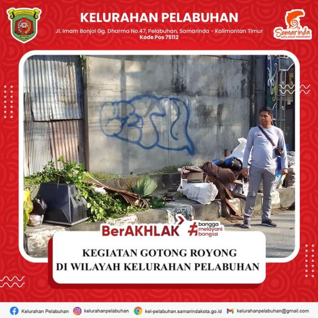 Kegiatan gotong royong wilayah Kelurahan Pelabuhan.