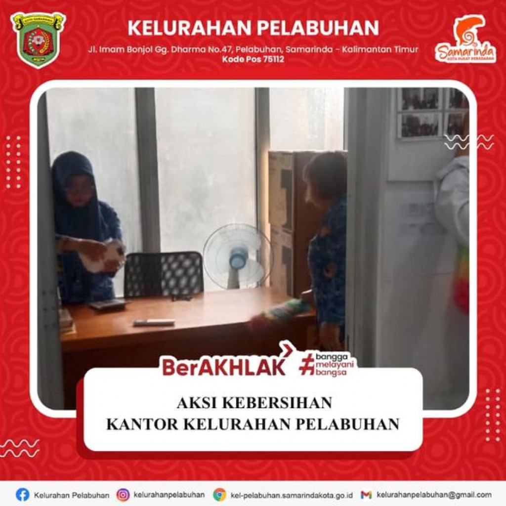 Aksi kebersihan kantor Kelurahan Pelabuhan.