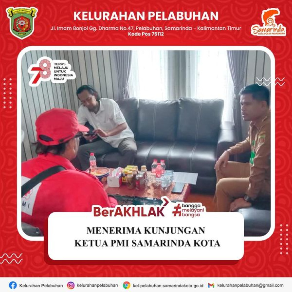 Menerima kunjungan Ketua PMI Samarinda Kota di Kelurahan Pelabuhan.