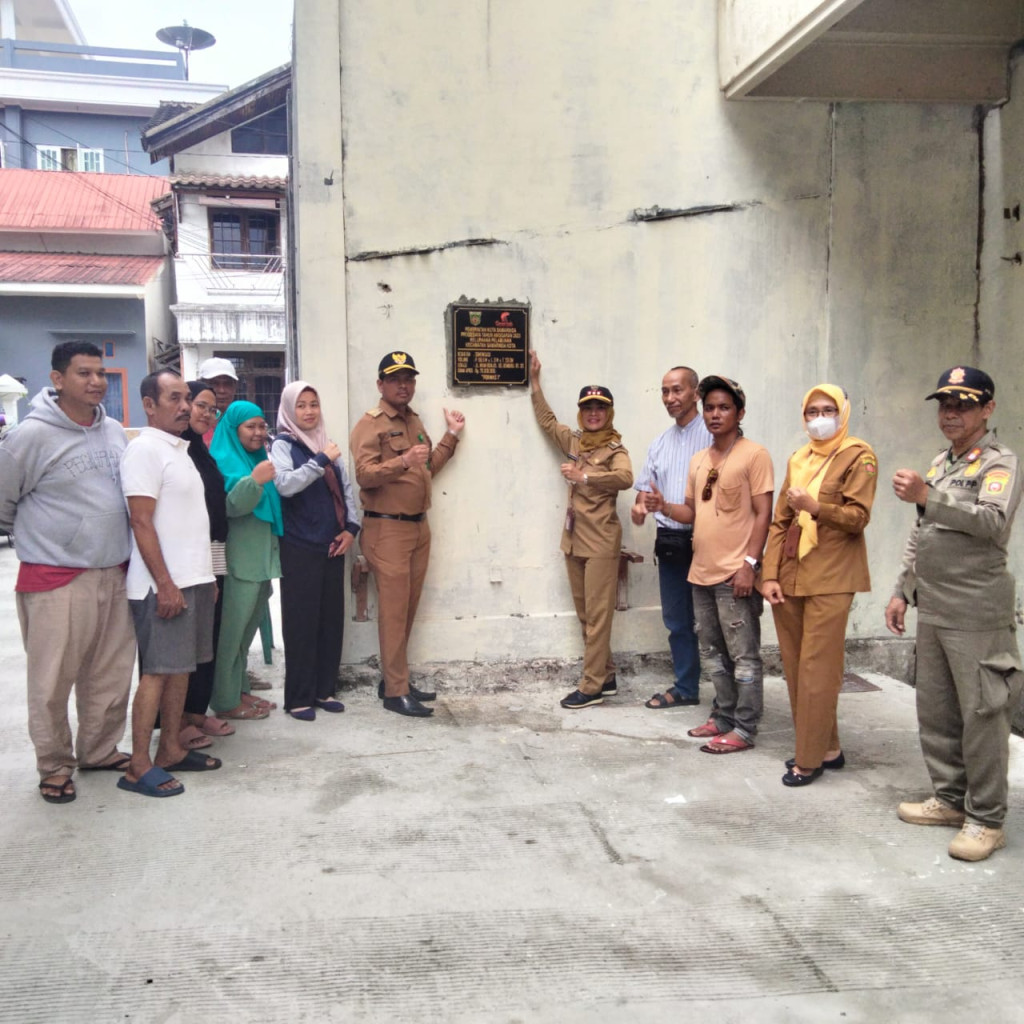 Pemasangan Prasasti di RT. 20