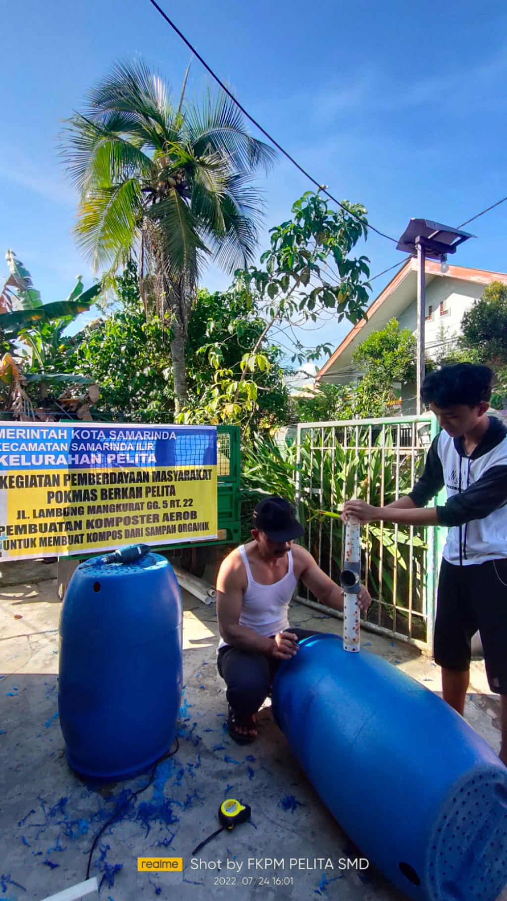 Pelatihan membuat kompos aerob di RT. 22