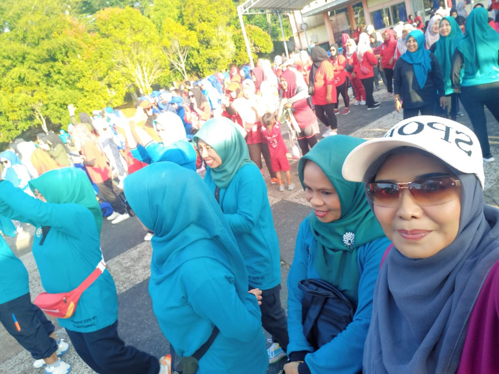 Kegiatan hari ini ,senam dan penanaman pohon di sekitar waduk panji sukarame