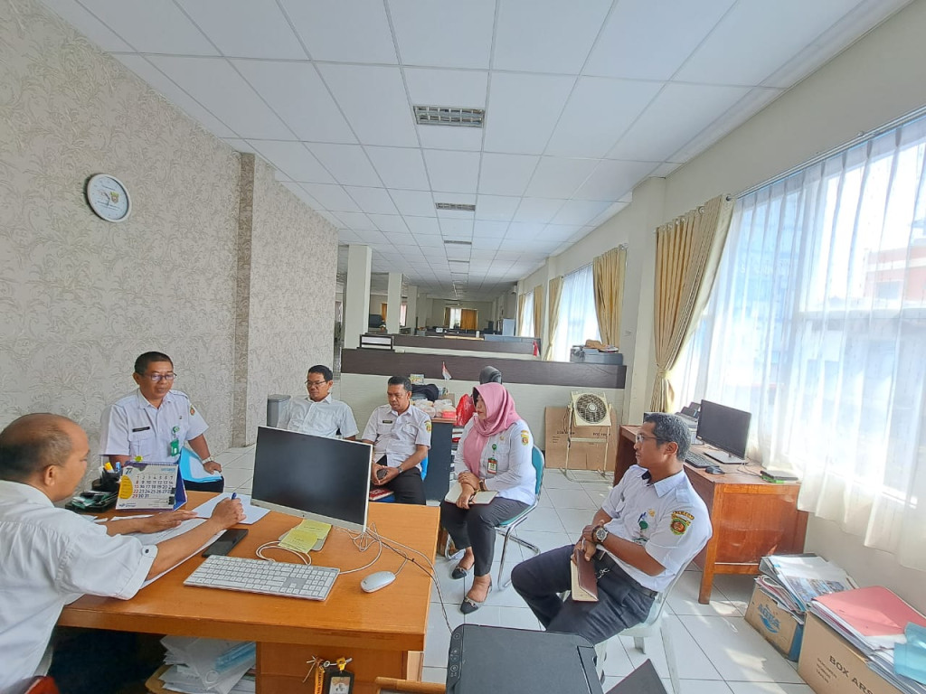 Rapat koordinasi seluruh Kasi Pemerintahan di Kecamatan Samarinda Ilir terkait masalah permasalahan pertanahan, Linmas dan Pemilu 2024