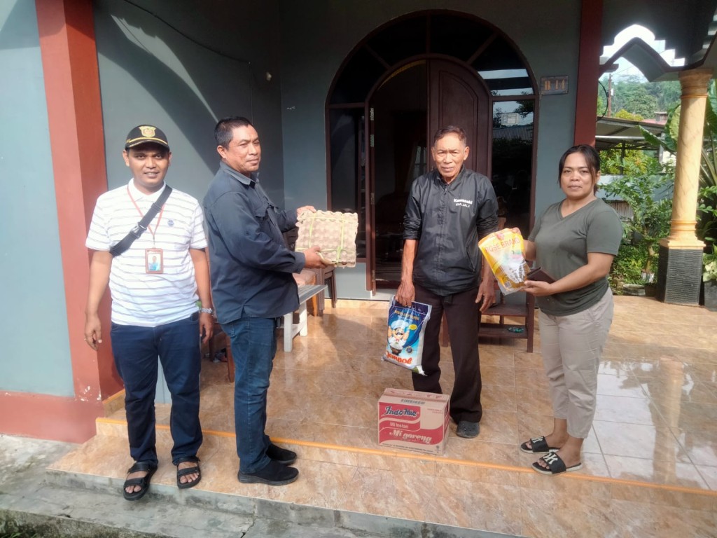 Penyerahan Bantuan Kebakaran Melalui Dana NATURA oleh pihak Kelurahan Rapak Dalam