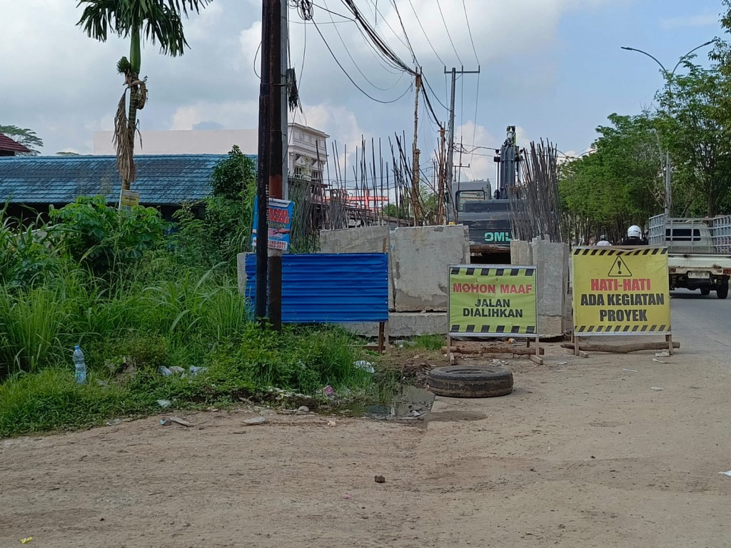 Proyek Normalisasi Drainase di Jl. KH. Harun Nafsi untuk Mencegah Banjir Tahunan di Kelurahan Rapak Dalam