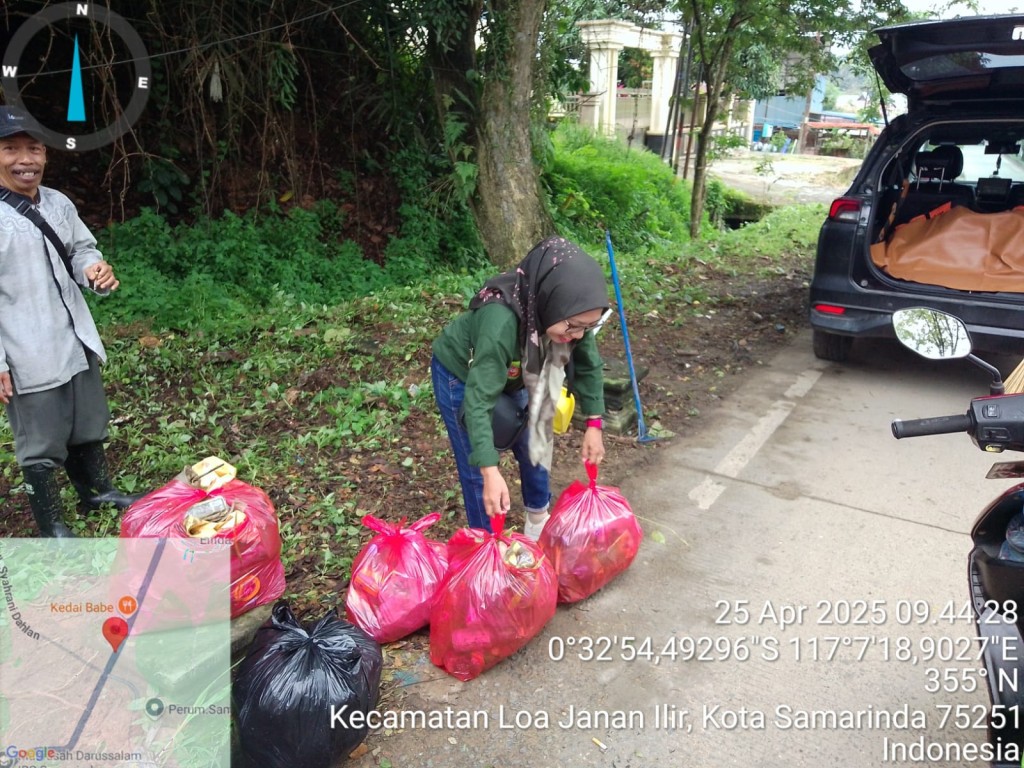 Warga Rapak Dalam Gelar Gotong Royong Bersihkan Lingkungan