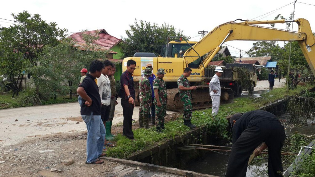 Pembersihan Parit Jl. Nurul Huda dan Jl. Irigasi Kelurahan Rawa Makmur Kecamatan Palaran