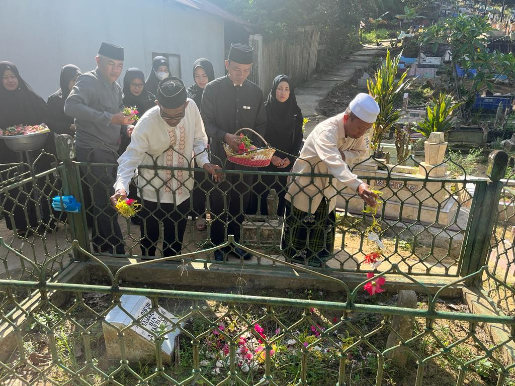 Ziarah dan Tabur Bunga Bersama