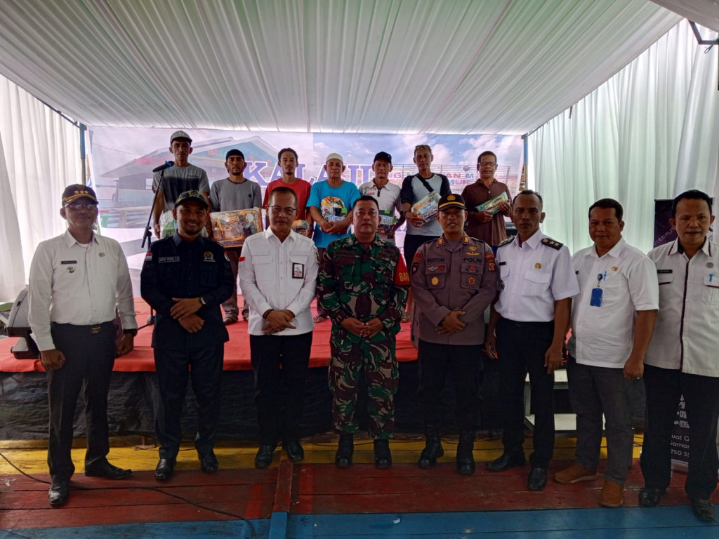 Kegiatan Penataan dan Penyerahan Bantuan Secara Simbolis Kampung Nelayan Maju (Kalaju) Tahun Anggaran 2023.