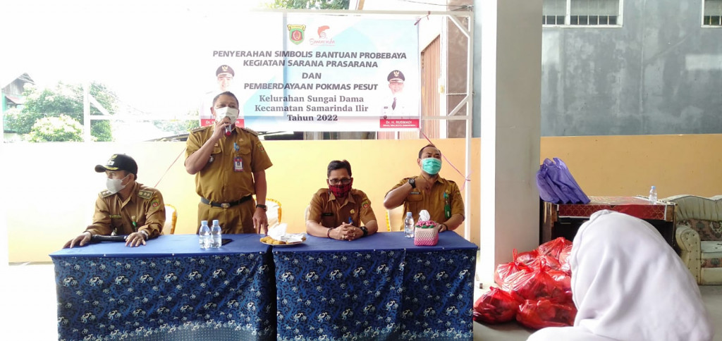 PENYERAHAN BANTUAN PROBEBAYA SECARA SIMBOLIS DI KELURAHAN SUNGAI DAMA