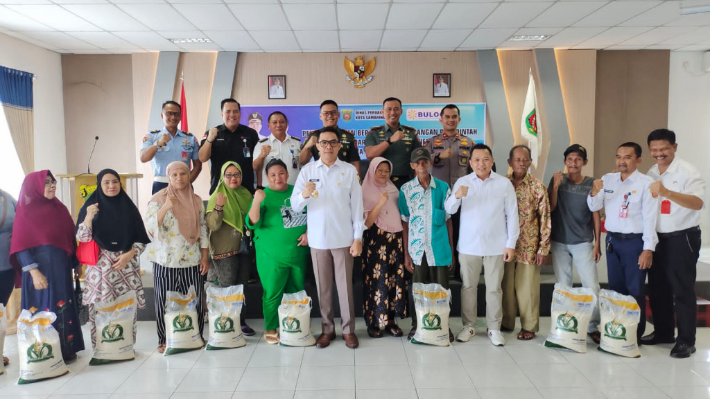 Walikota Hadiri Pendistribusian Beras Cadangan Pemerintah Ke Keluarga Penerima Manfaat