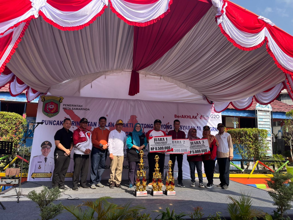 Puncak pelaksanaan Bulan Bhakti Gotong Royong Masyarakat (BBGRM) ke-20 Tahun 2023 dan Pemasangan Jaring di Jembatan Pasar Sungai Dama Lama