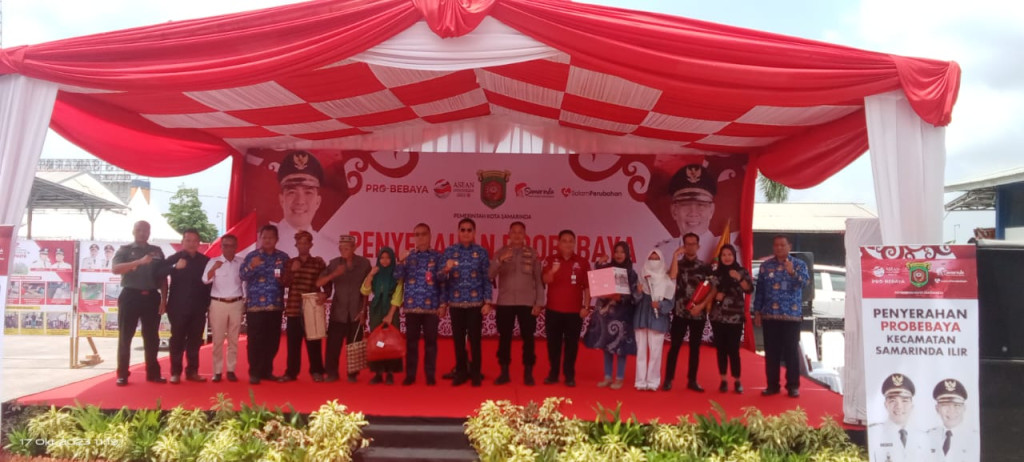 Penyerahan Bantuan Probebaya Tahun 2023 di Kecamatan Samarinda Ilir