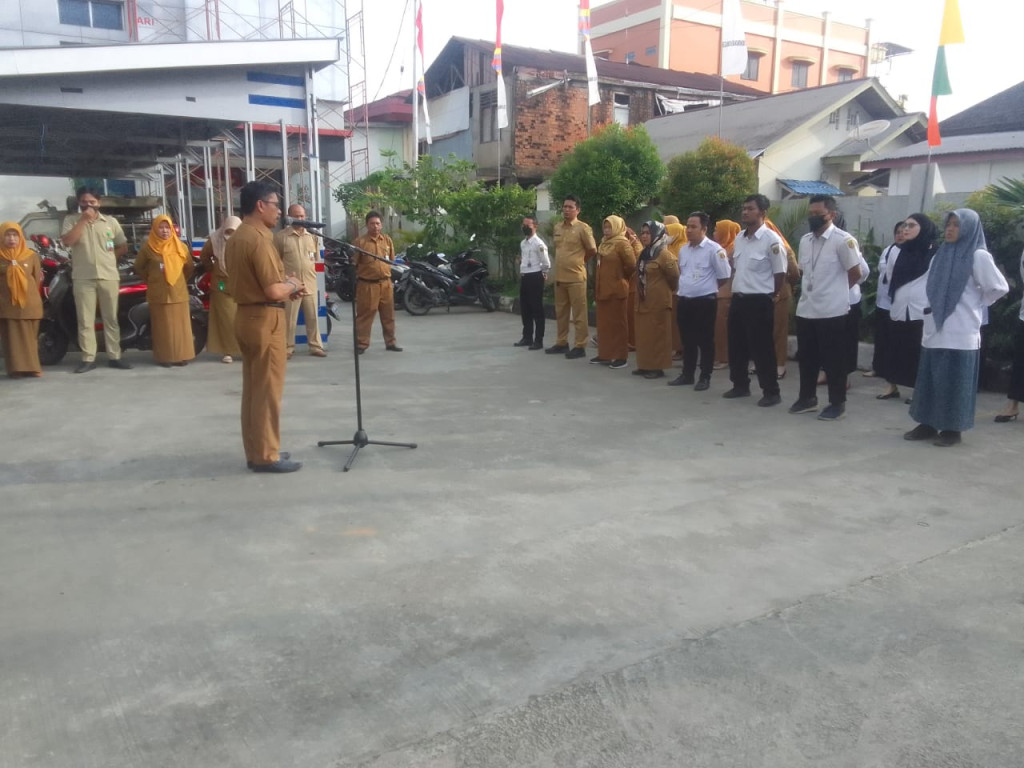 Pimpin Apel Pagi, Plt Camat Ingatkan Kekompakan Antar Pegawai