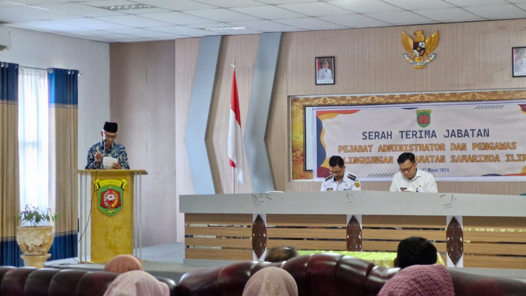 Serah Terima Jabatan Administrator dan Pengawas di Lingkungan Kecamatan Samarinda Ilir