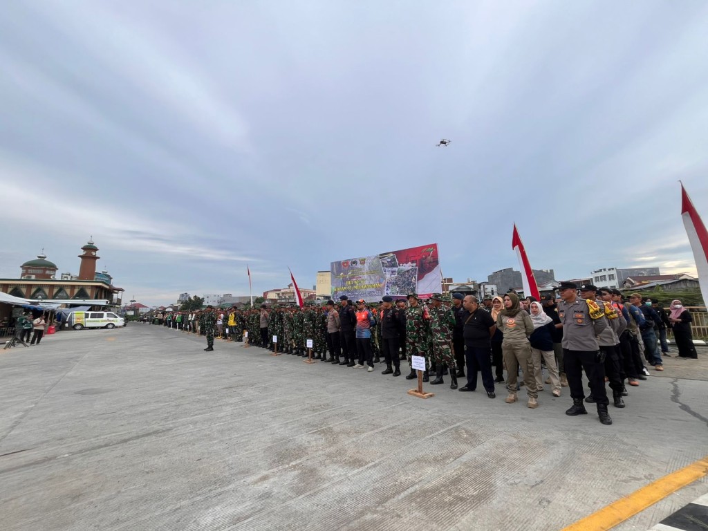 Kecamatan Samarinda Ilir Ikut Serta dalam Kegiatan Pembersihan Pasar Segiri dan Sungai Karang Mumus