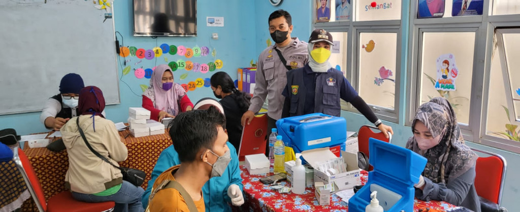 Monitoring Vaksinasi Massal dan Bakti Sosial Donor Darah