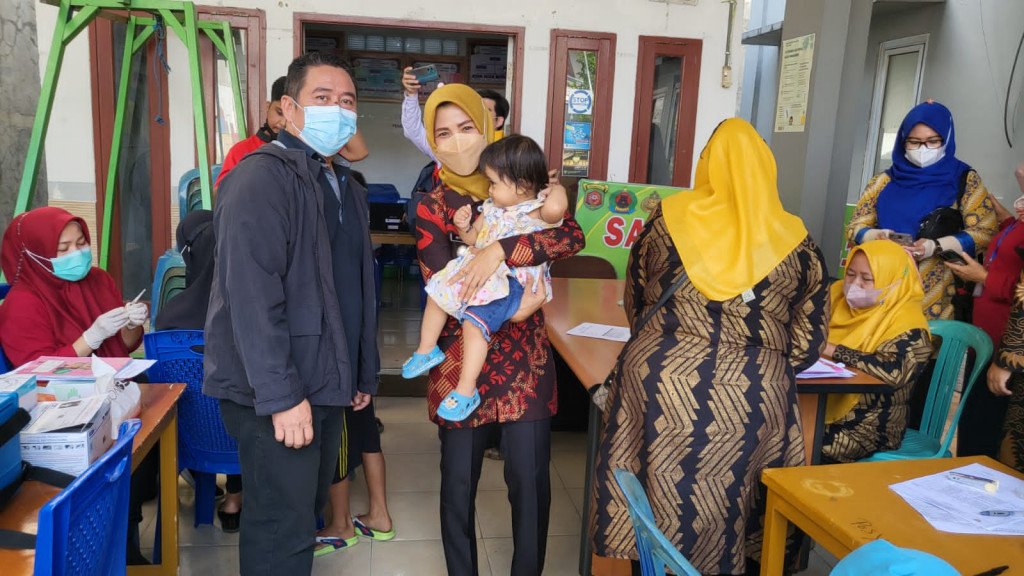 Menghadiri Bulan Imunisasi Anak Nasional (BIAN)